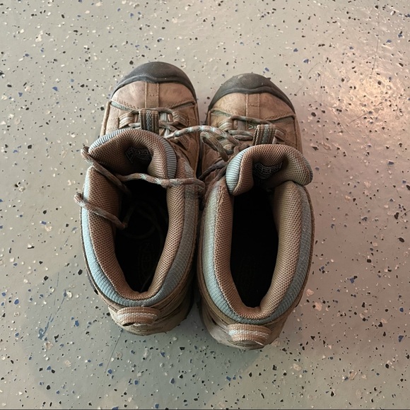 Keen Hiking Boots - Picture 2 of 4